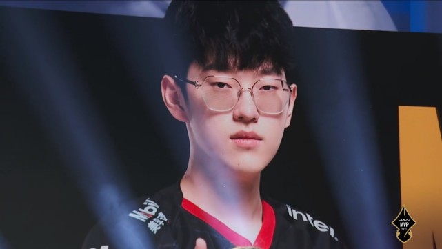 没想到！高诗岩三分球百发百中，帮山东淘汰北京队