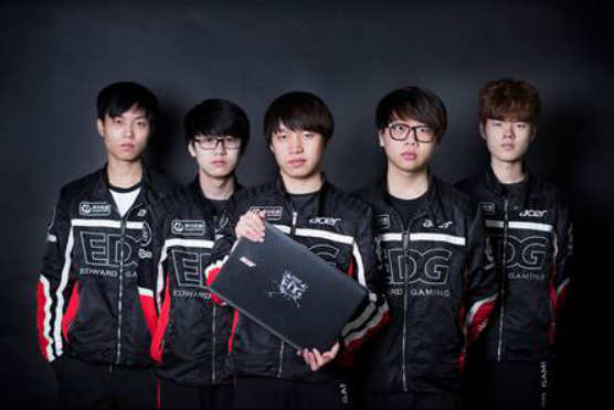 张镇麟上海首秀出战7分钟，3中3得到6分