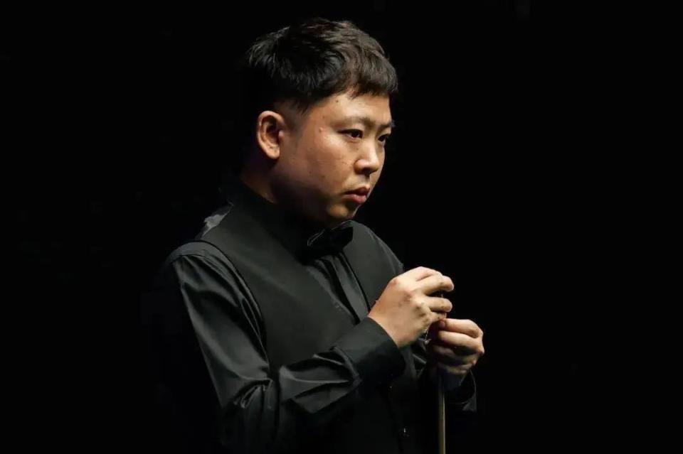 牙足球的两 牙足球的两